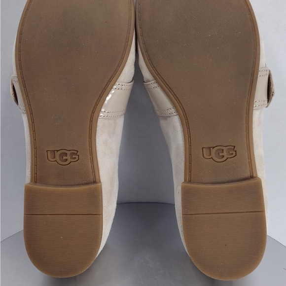Ugg  Women’s Tan Loafers size 8 pre owned Exellent condition main image 4